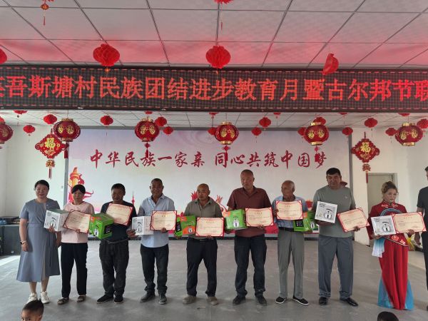 05281779973120493412.jpg 图为表彰活动现场.jpg