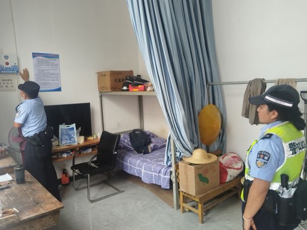 08311788163680367660.jpg 测试一键式报警器.jpg