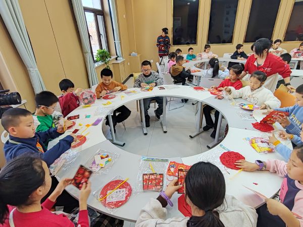 2026年1月31日 温宿镇龙泉社区依托伙伴计划开展创意美术--大红灯笼高高挂.jpg