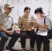 双语宣讲送政策 入户服务解民忧