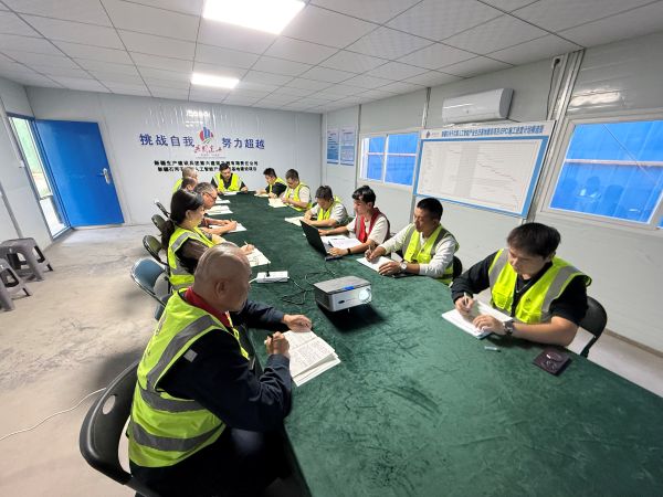 09141789382012384610.jpg 扎实推进“质量月“活动 全力打造精品工程 兵团六建第一事业部石河子芯项目开展“质量月”专项活动 摄影崔啸飞 (2).JPG