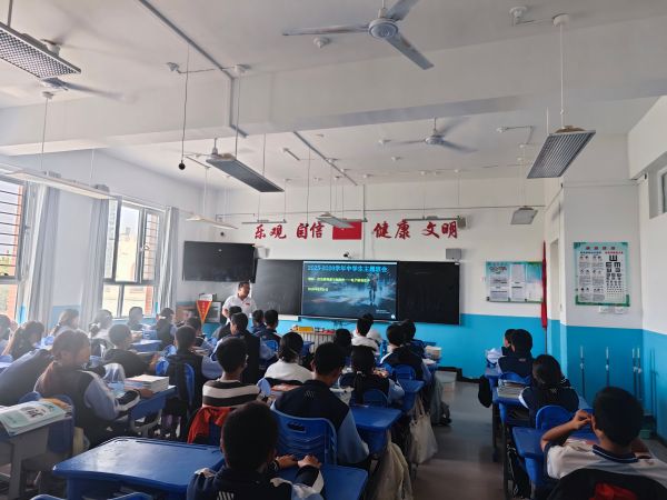 主题班会照片.jpg