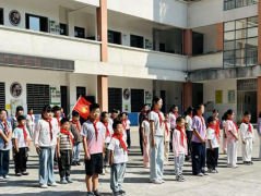 高举队旗跟党走 少年接力新长征  —湖北荆门市沙洋县十里小学举行2026年建队日新队员入队仪式