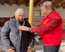 古勒艾日克村：棉衣送上门 暖身更暖心
